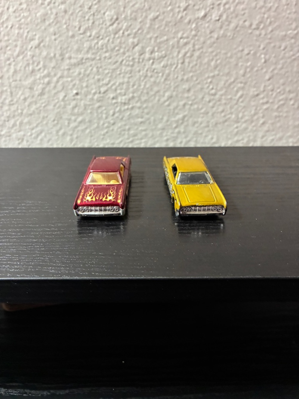 Hot Wheels '64 Lincoln Continental
Red W/ Flames And Yellow 2010